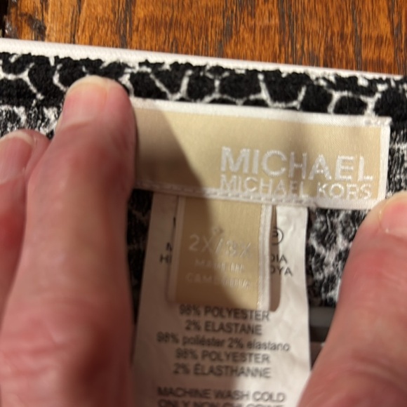 Michael Michael Kors Ladies Top/Blouse/Cape Black & White Size 2X/3X - Picture 7 of 11